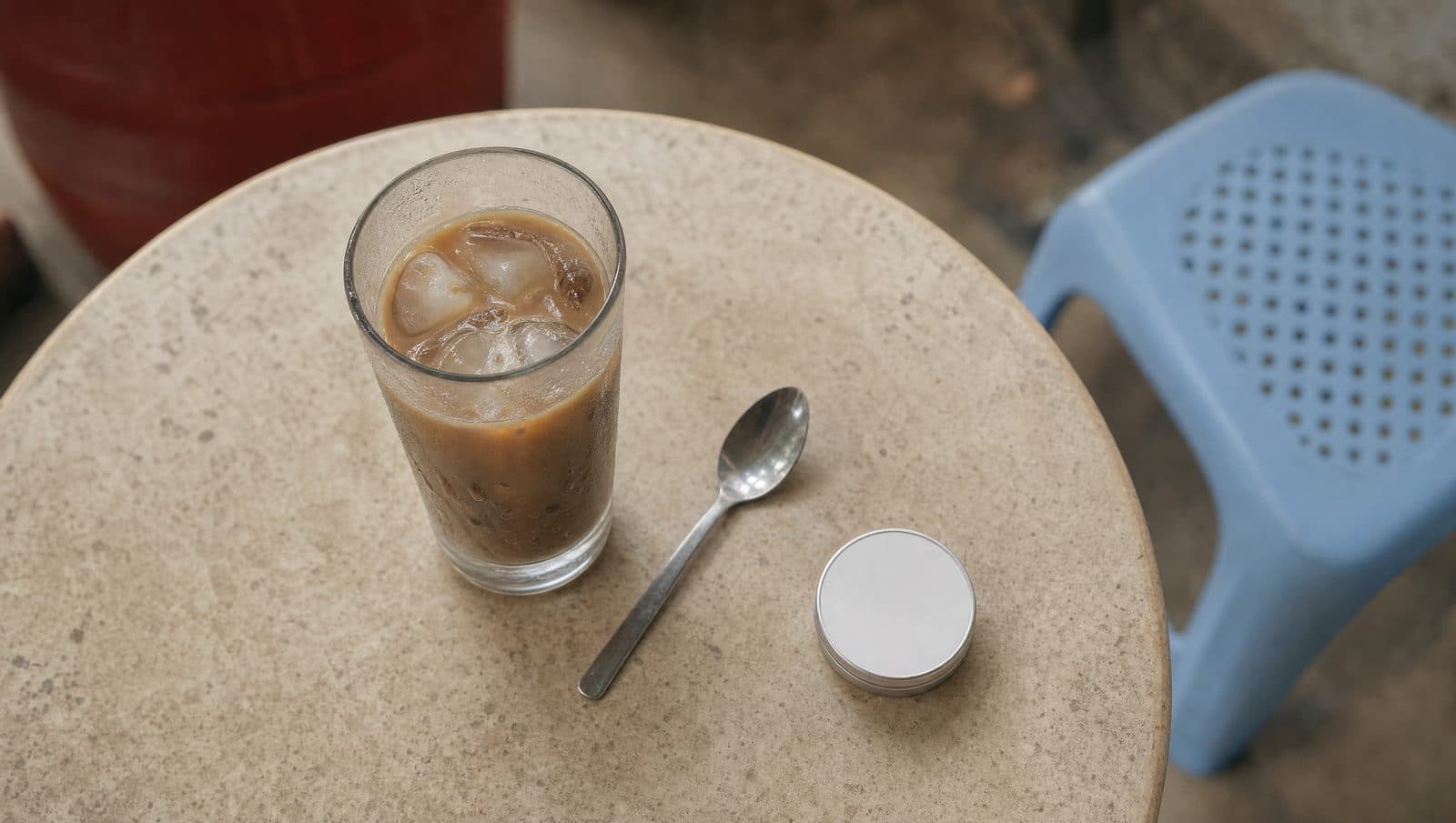 Social Etiquette: Using Pouches Respectfully in Vietnam
